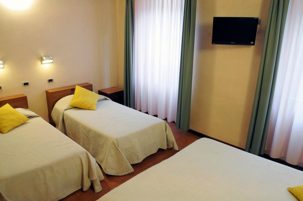 Hotel Button Parma Esterno foto