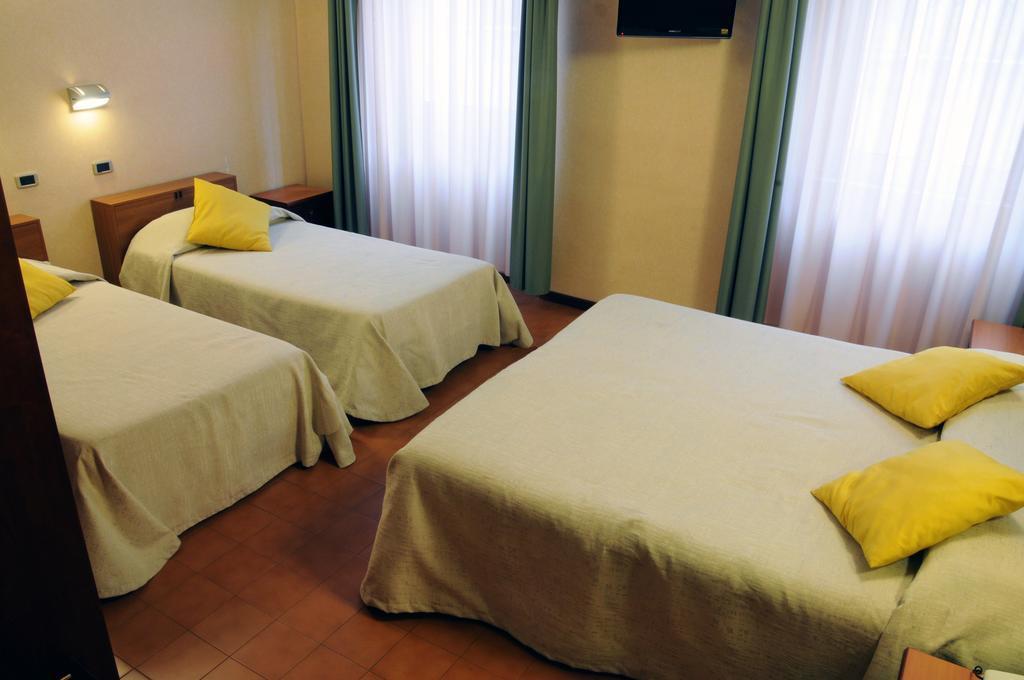 Hotel Button Parma Esterno foto