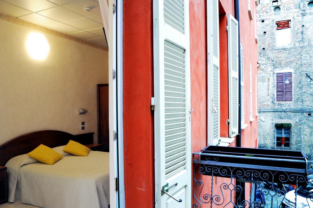 Hotel Button Parma Esterno foto
