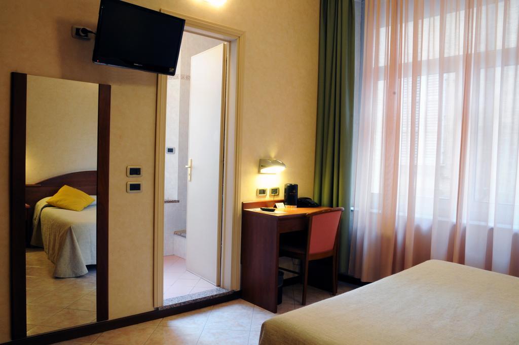 Hotel Button Parma Esterno foto