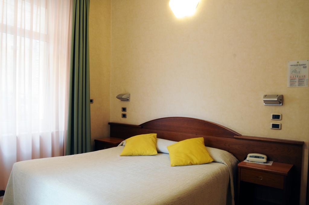 Hotel Button Parma Esterno foto