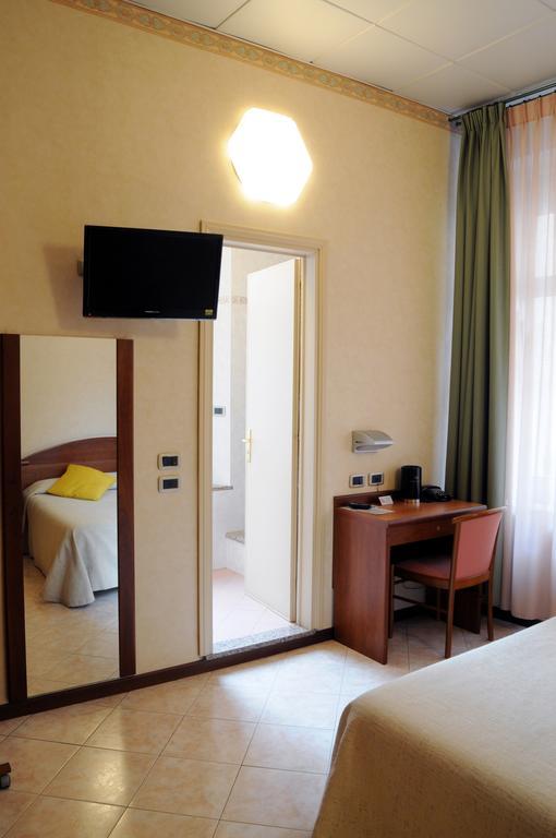 Hotel Button Parma Esterno foto